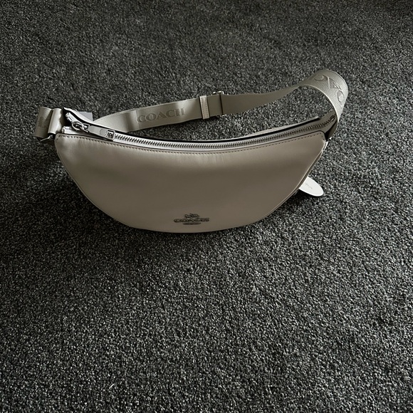 Coach convertible PACE bag W/Beachball bag charm - Picture 6 of 13